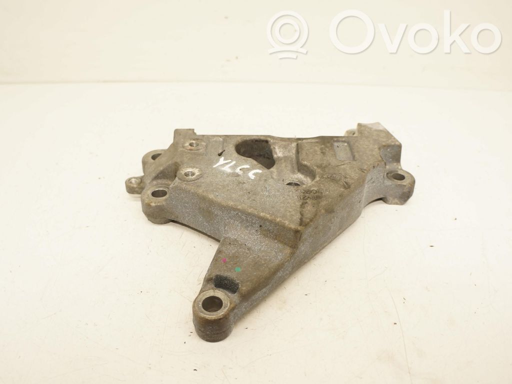 Ford Mondeo MK V Engine mounting bracket 