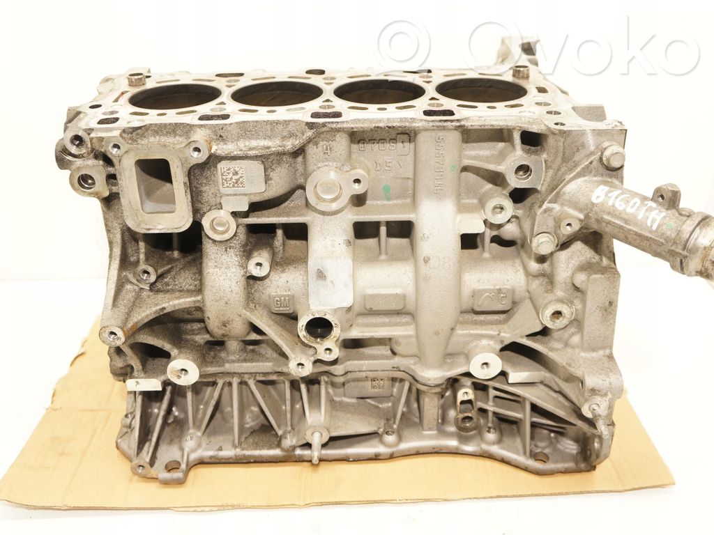 Opel Astra J Engine block 