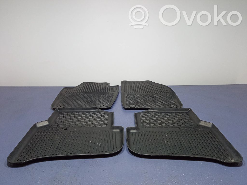 Skoda Fabia Mk3 (NJ) Wykładzina podłogowa przednia 