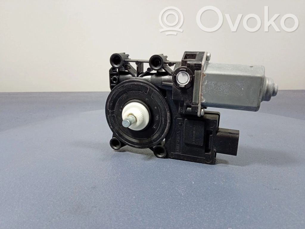 BMW 2 F44 Elektryczny podnośnik szyby drzwi przednich 