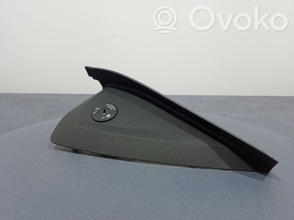 Other sill/pillar trim element   6823270,6823270