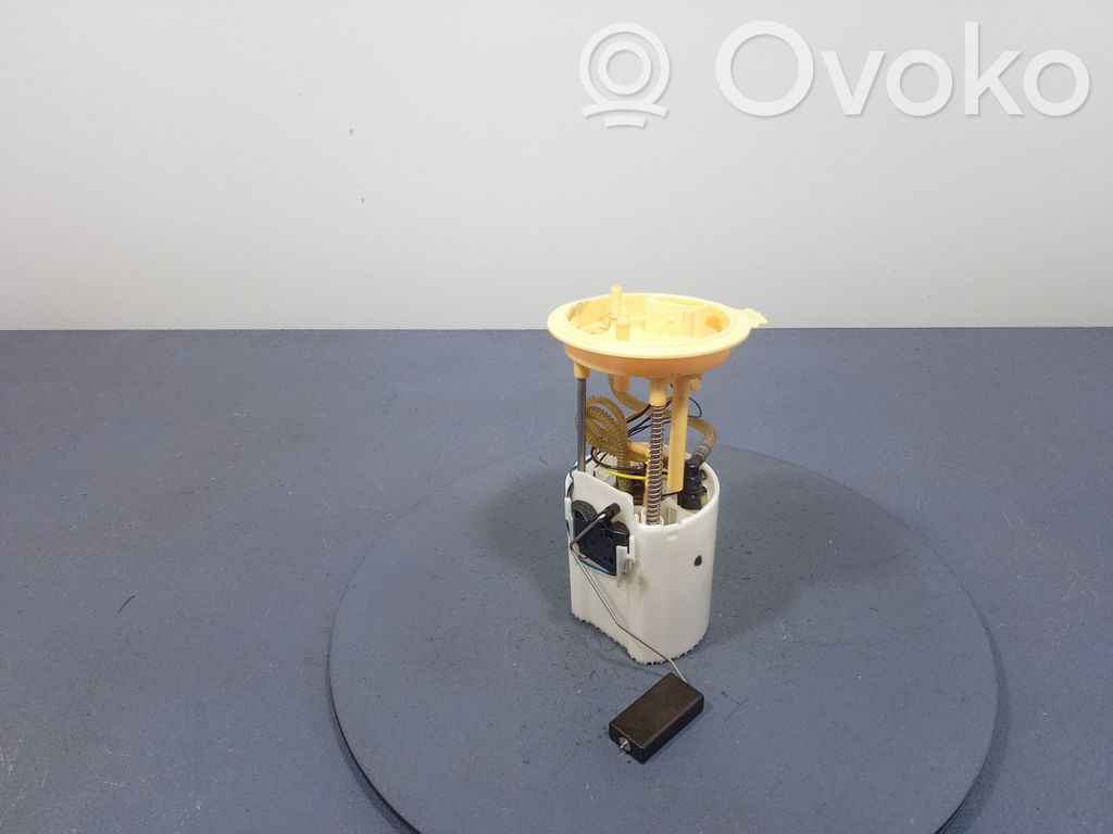 Volkswagen Jetta VI Bomba interna de combustible 