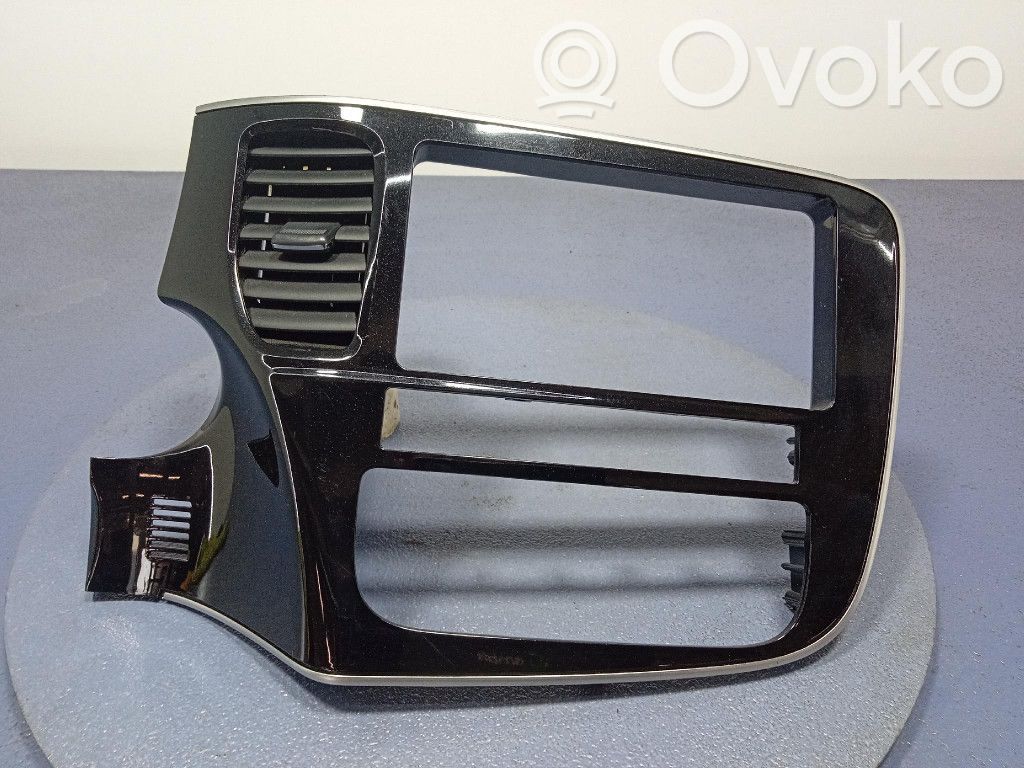 Mitsubishi Outlander Side skirt rear trim 