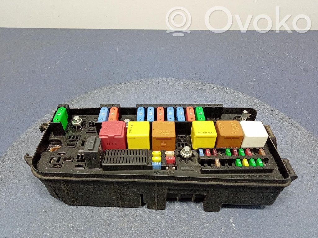 Opel Vectra C Juego de caja de fusibles 