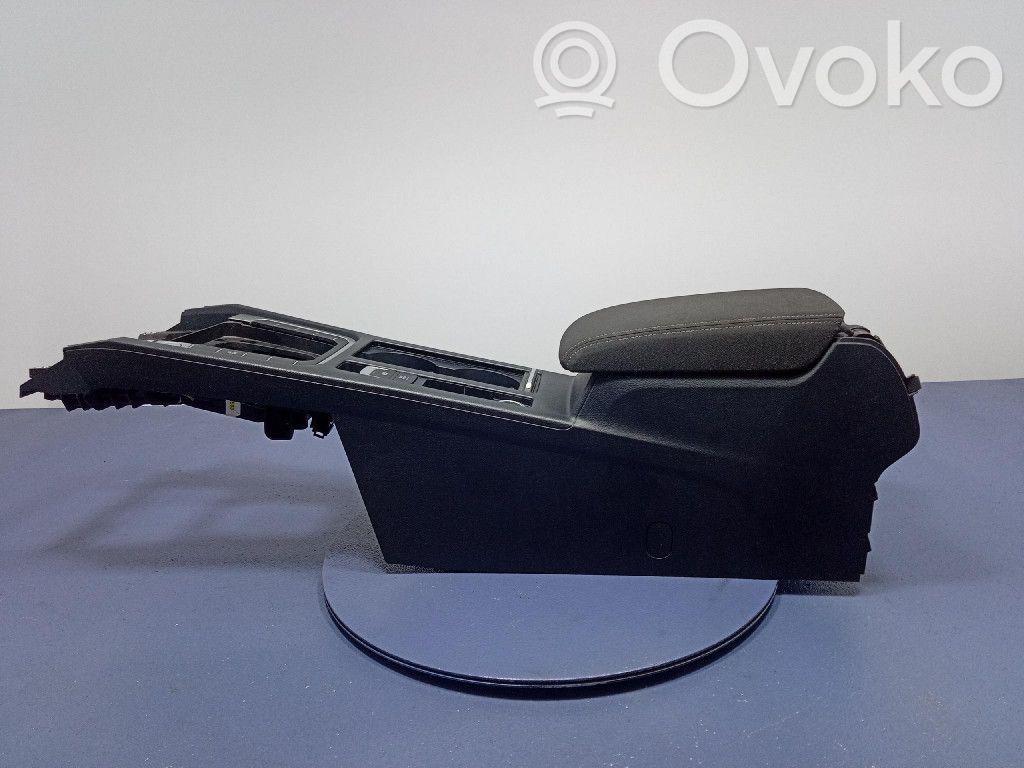 Volkswagen PASSAT CC Center console 