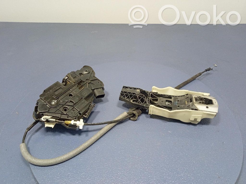 Skoda Superb B6 (3T) Front door lock 
