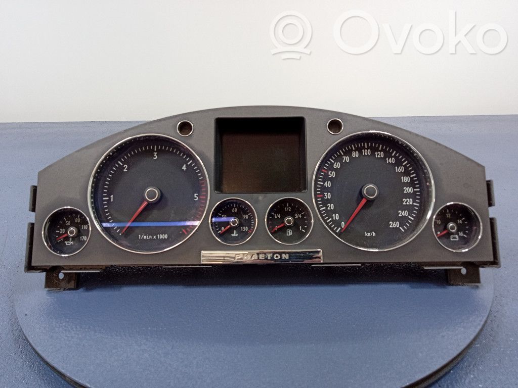 Volkswagen Phaeton Speedometer (instrument cluster) 
