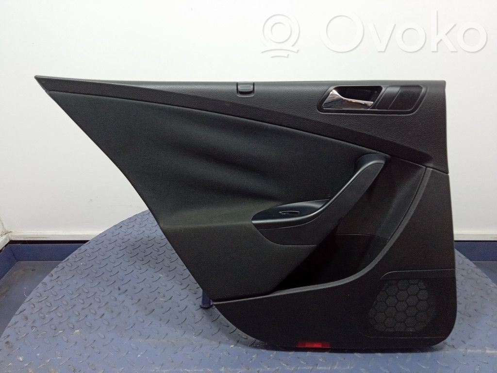 Volkswagen PASSAT B6 Kit garniture de panneaux intérieur de porte