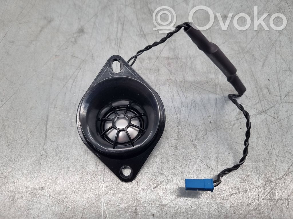 Altavoz del panel   9226358,922635803