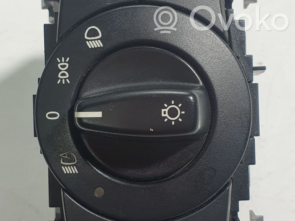 Light switch   33600201,6932796