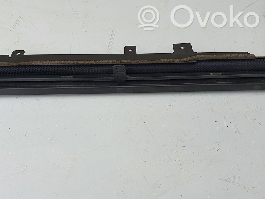 BMW 5 E60 E61 Aizmugurē logu aizkars 