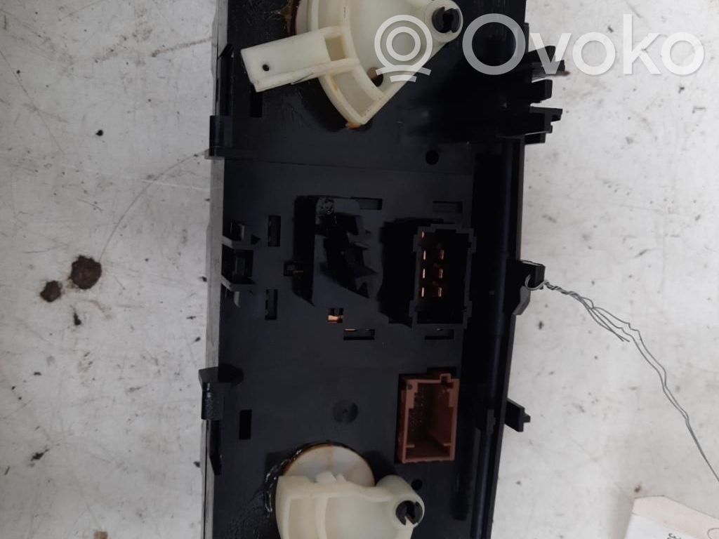 Citroen DS3 Climate control unit 