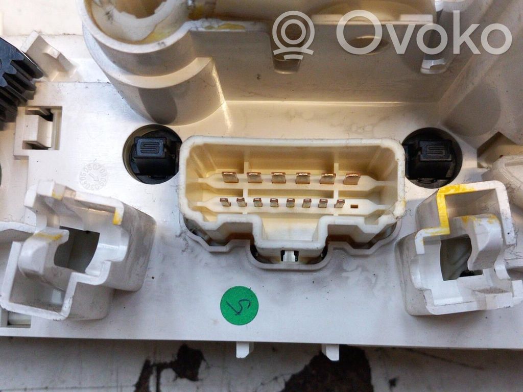Renault Clio III Climate control unit 