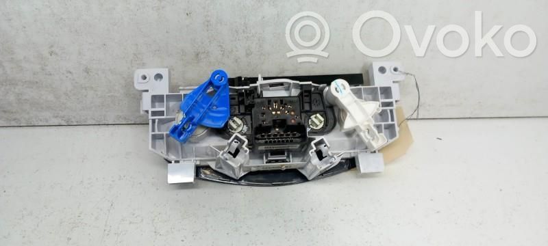 Dacia Duster Climate control unit 