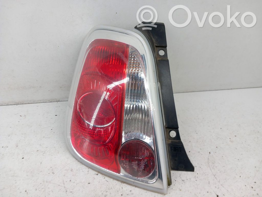 Fiat 500 Aizmugurējais lukturis virsbūvē 