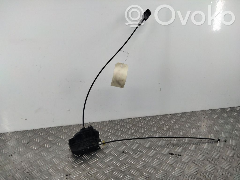 Nissan Micra Priekšpusē slēdzene 