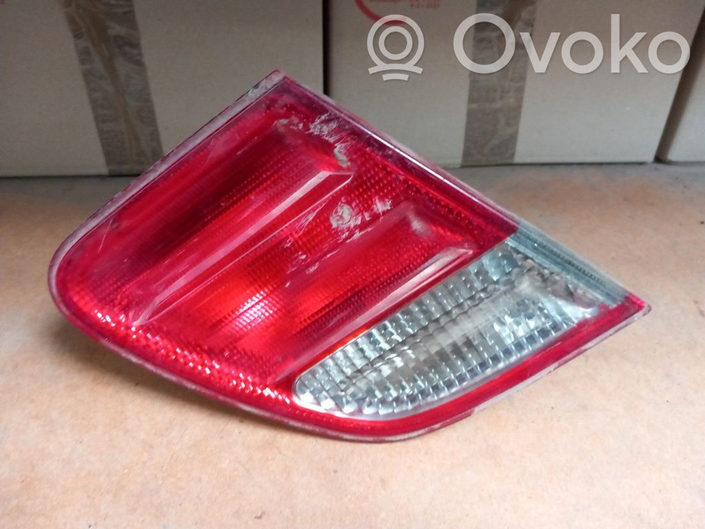 Mercedes-Benz E W210 Lampy tylnej klapy bagażnika 