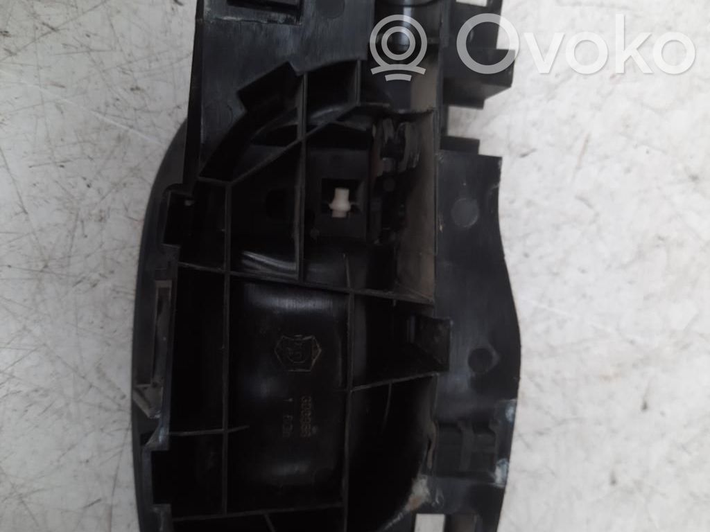 Front door interior handle   00009143N7