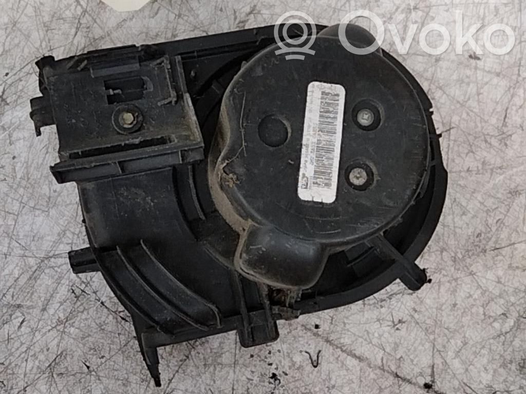 Renault Clio II Lämmittimen puhallin 