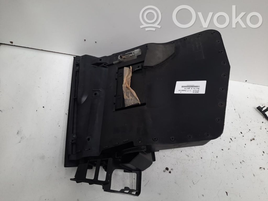 Fiat Stilo Daiktadėžės (bordačioko) komplektas 