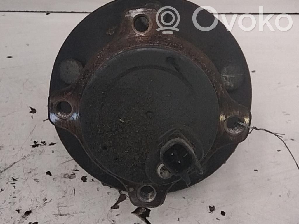 Mazda 3 I Cubo de rueda trasera 