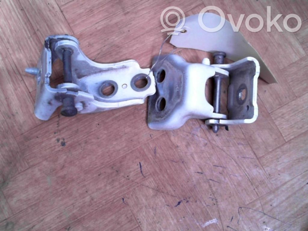 Citroen C3 Aizmugurē augšējā vira (eņģe) 