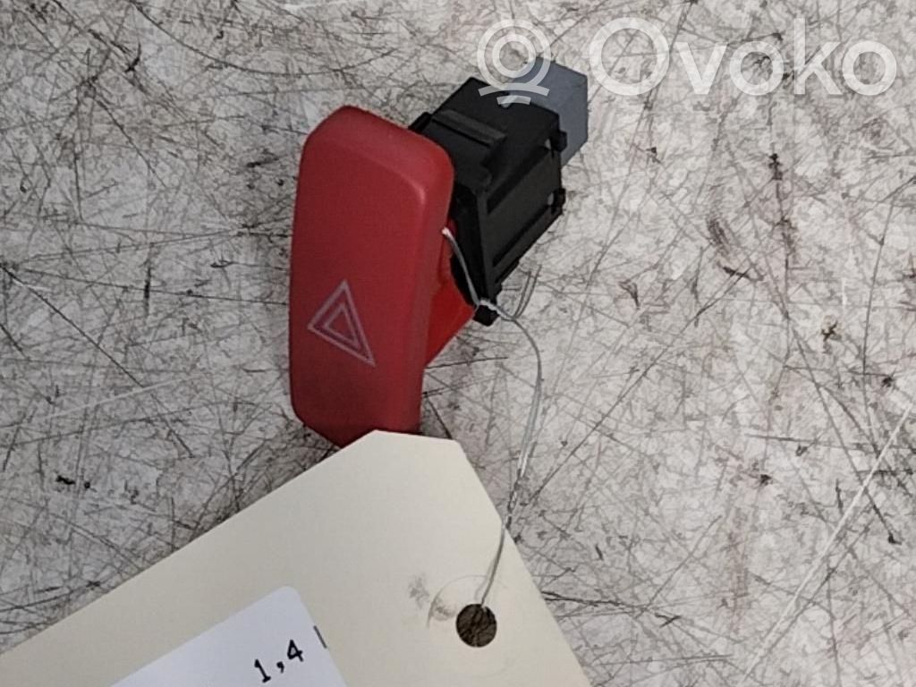 Toyota Auris 150 Botón interruptor de luz de peligro 