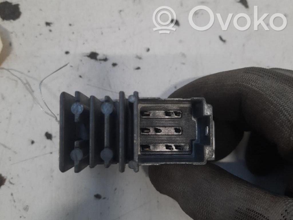 Ford Focus Hätävilkkujen kytkin 