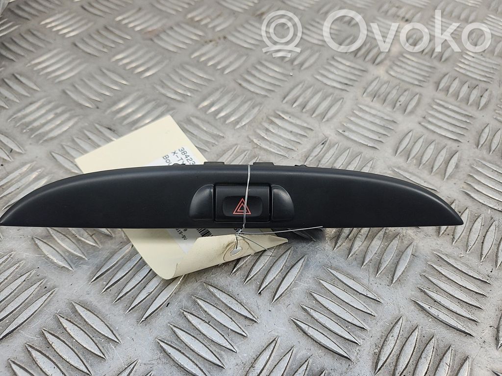 Jaguar X-Type Hazard light switch 