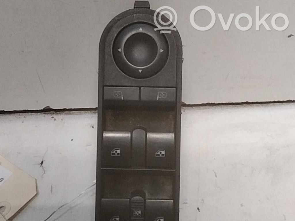 Opel Astra H Electric window control switch 