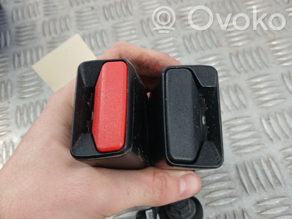 Citroen C3 Aircross Hebilla del cinturón de seguridad trasero 