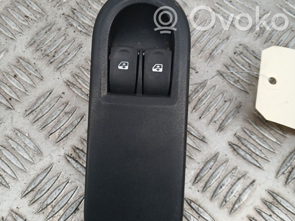 Electric window control switch   8200214943
