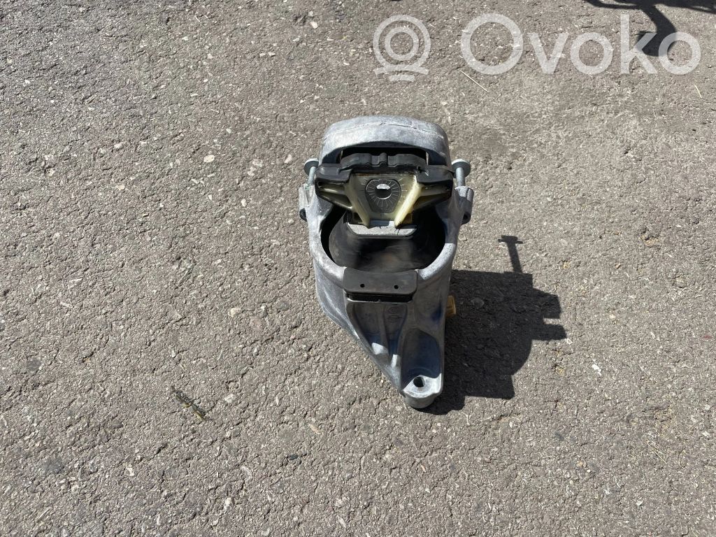 Engine mount bracket   8W0199371C