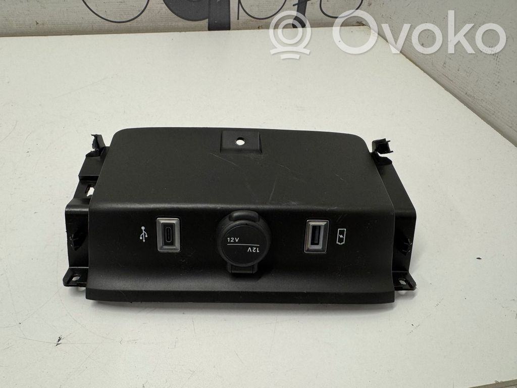 Jeep Avenger Enchufe conector USB 