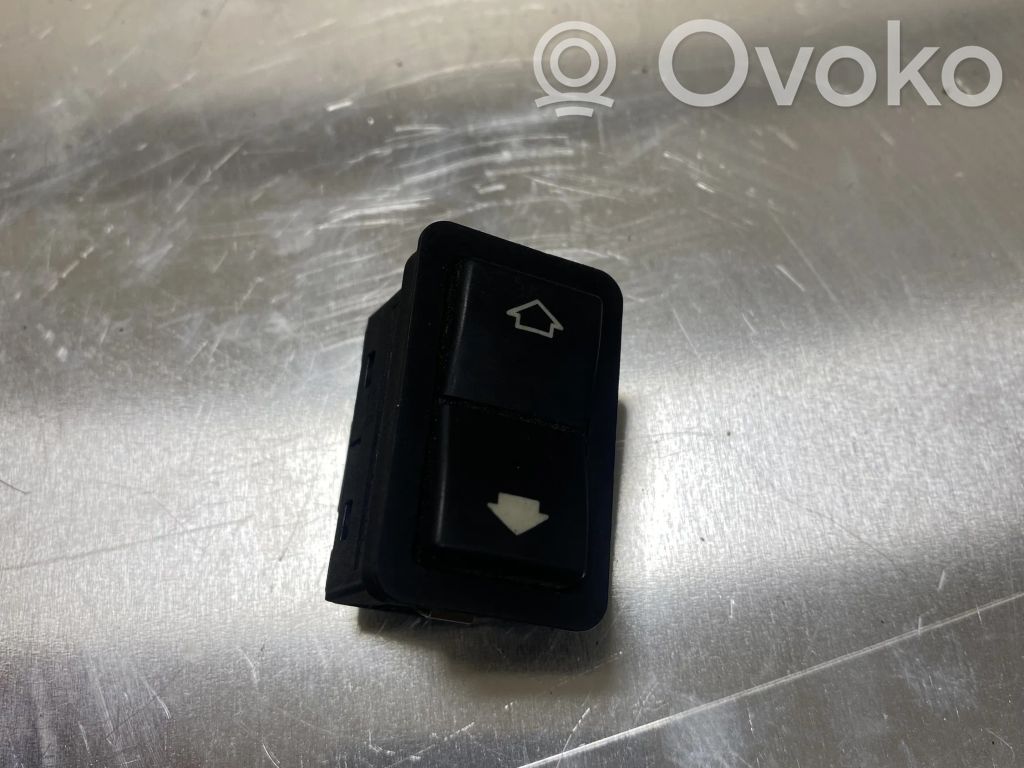 Electric window control switch   8368974