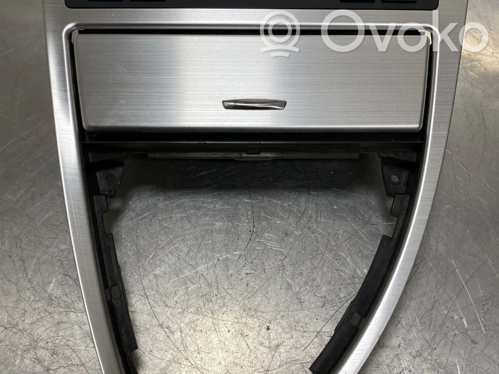 BMW 1 E81 E87 Ornament scrumieră (față) 