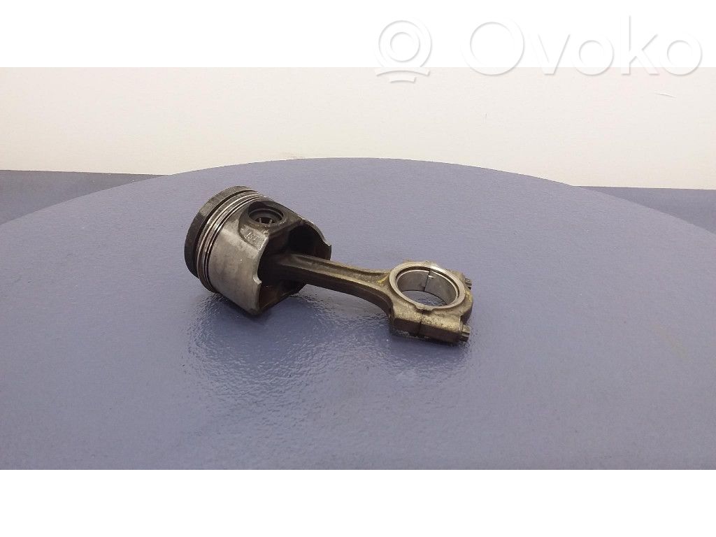 AC 428 Piston 
