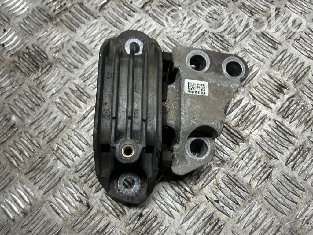 Engine mount bracket   00519997550