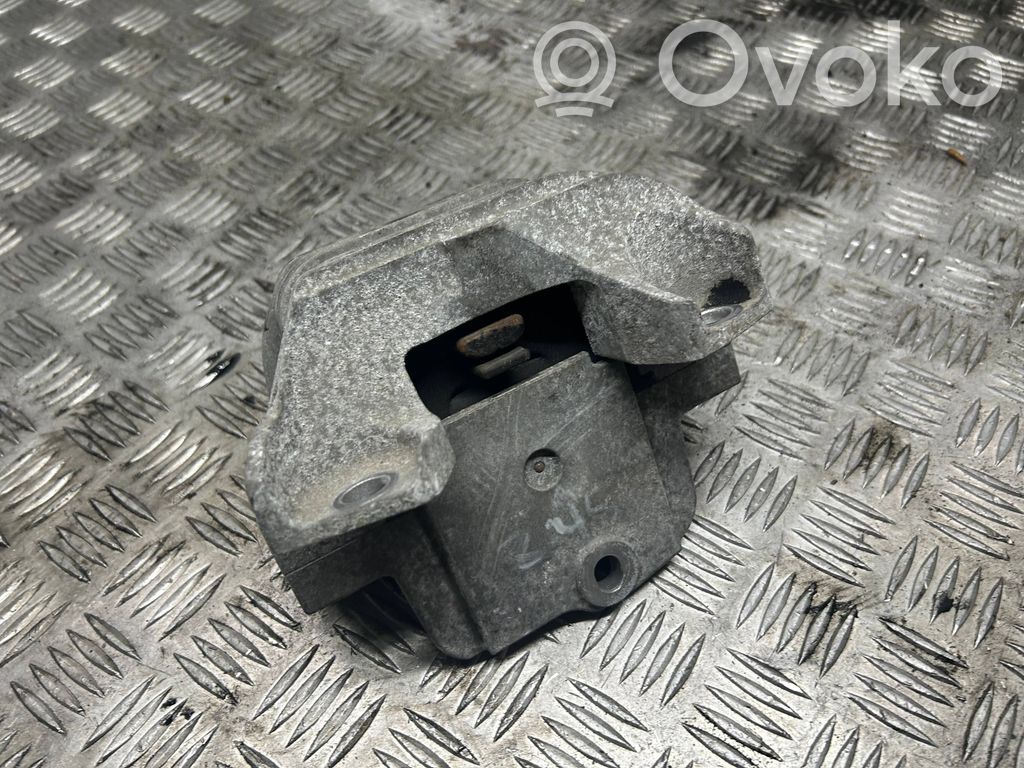 Fiat Freemont Engine mount bracket 