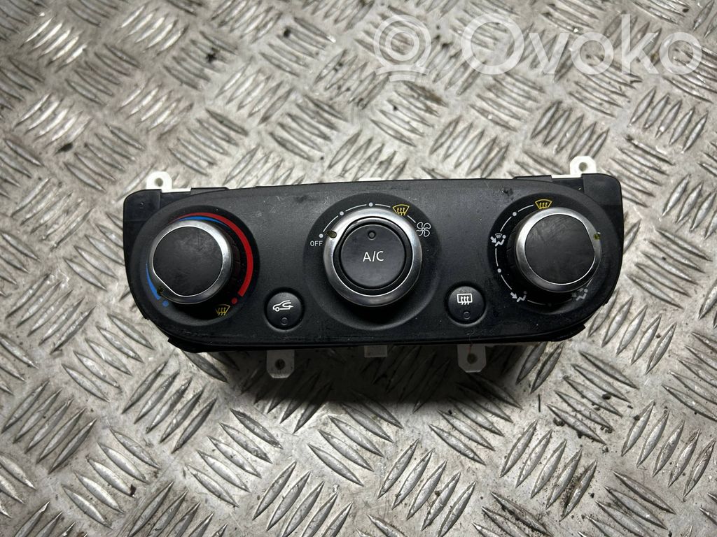 Renault Clio IV Climate control unit 