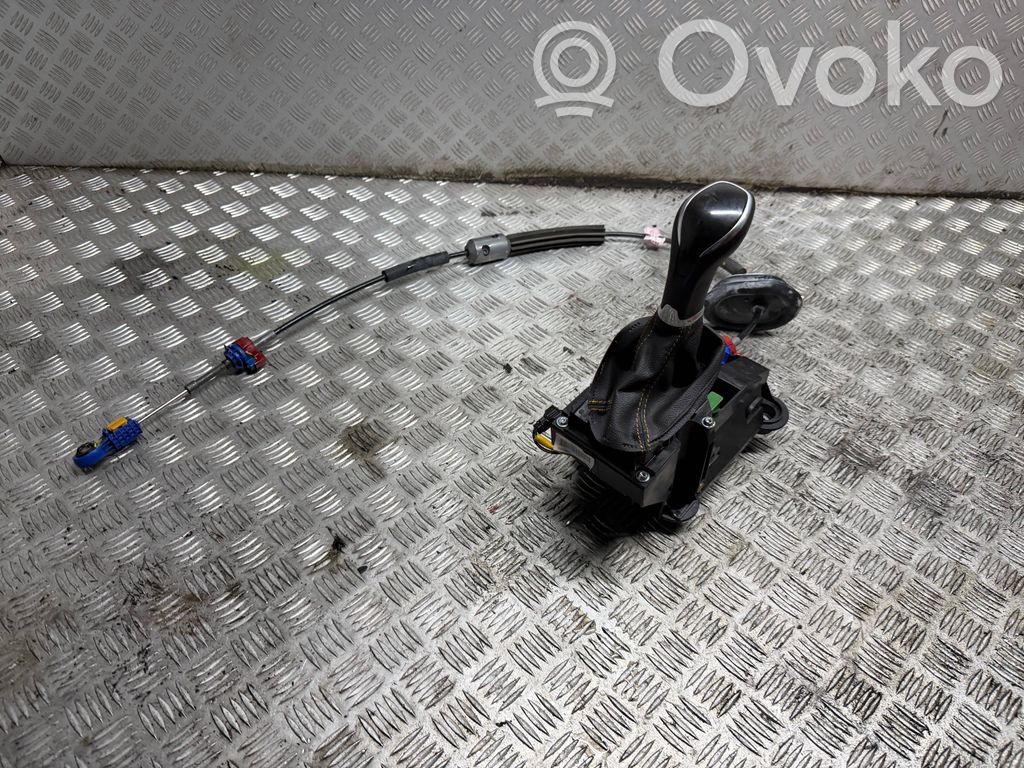 Opel Crossland X Lewarek zmiany biegów / górny 