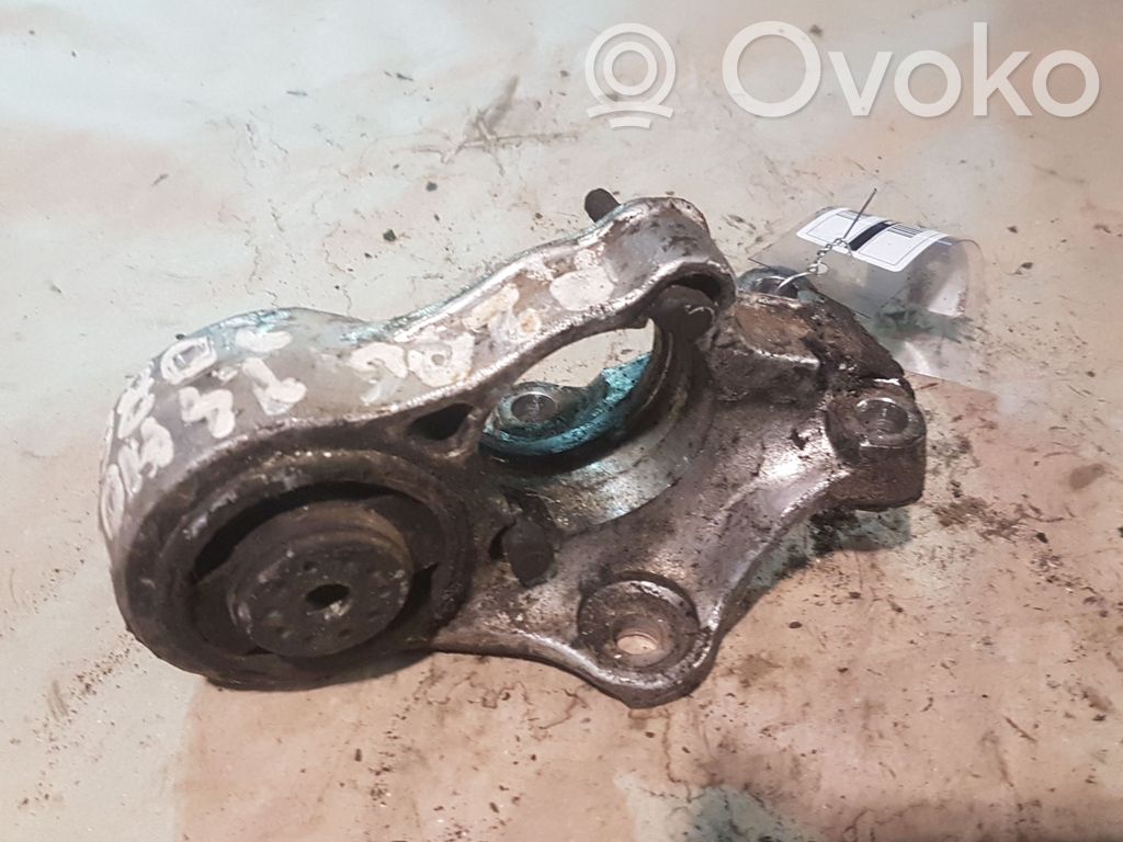 Peugeot 206 Engine mount bracket 