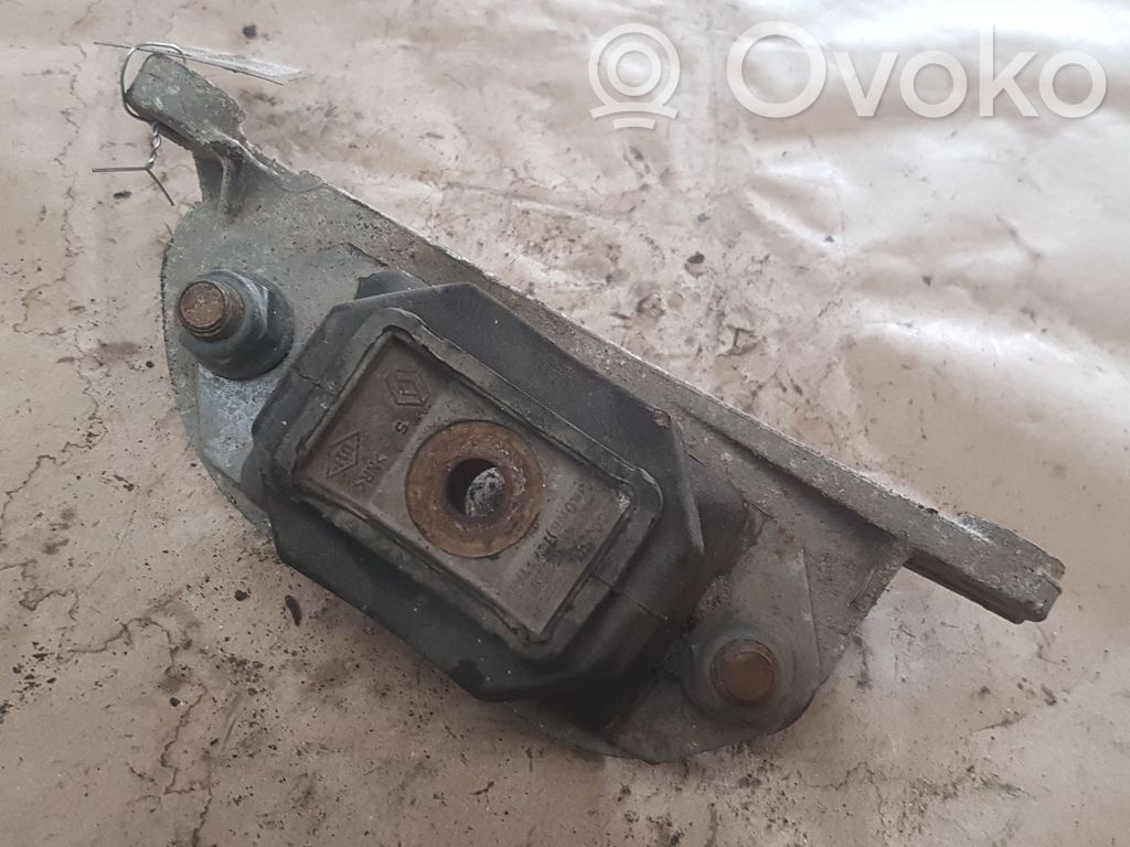 Engine mount bracket   8200216113