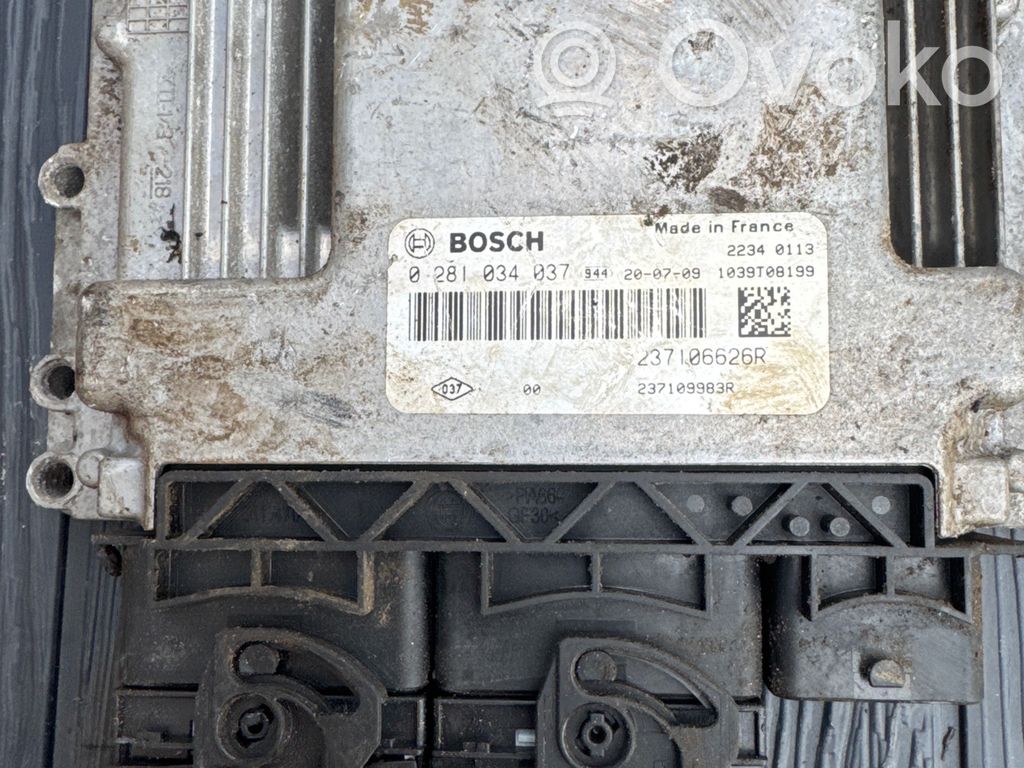 Opel Vivaro Engine control unit/module 
