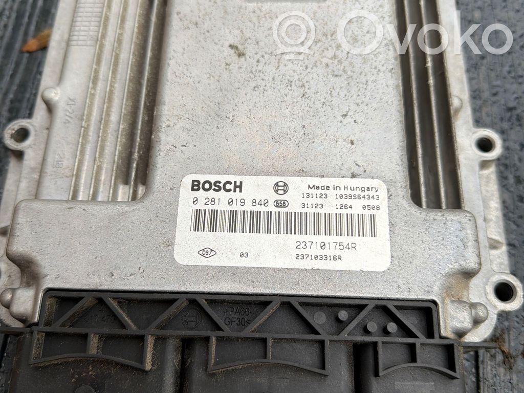Renault Trafic II (X83) Engine control unit/module 