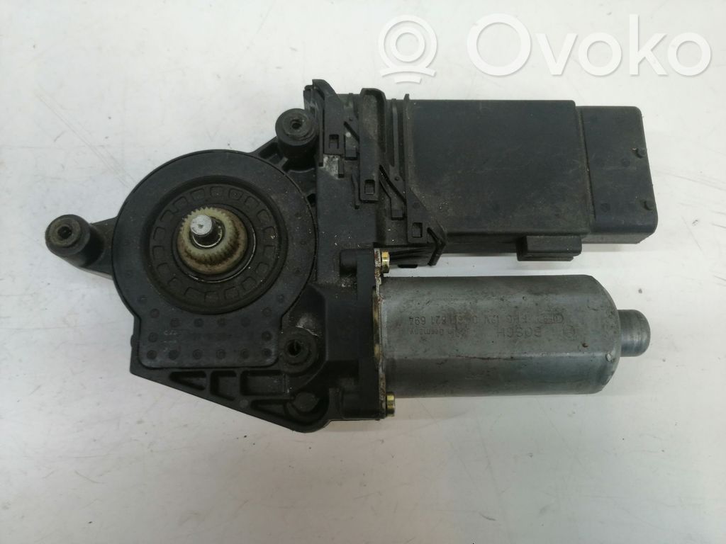 Silnik regulatora szyby drzwi przednich   101431203,05076270