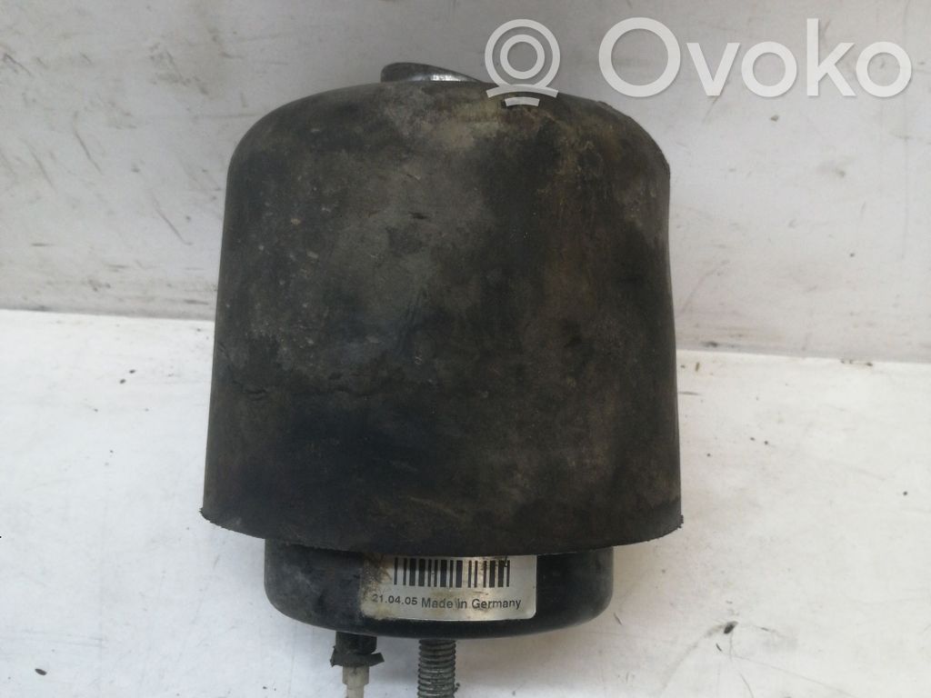 Volkswagen Phaeton Engine mount bracket 