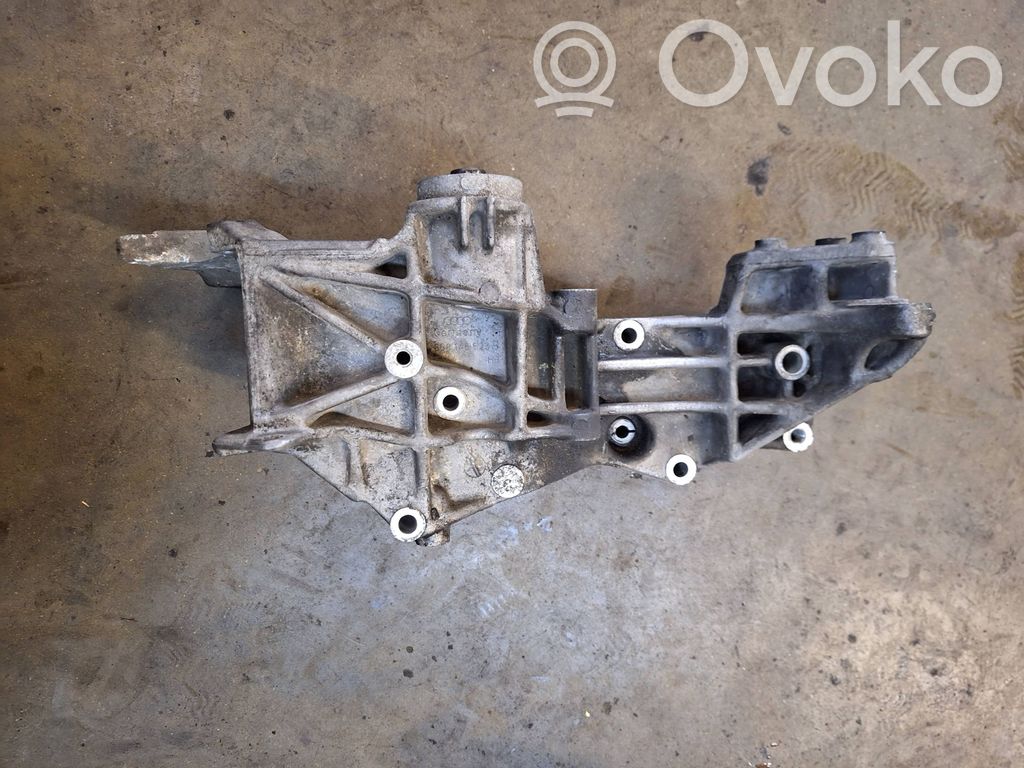 Audi A4 S4 B5 8D Engine mounting bracket 