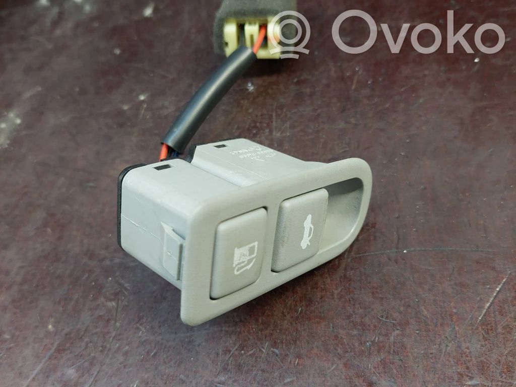 Hyundai Sonata Tailgate opening switch 