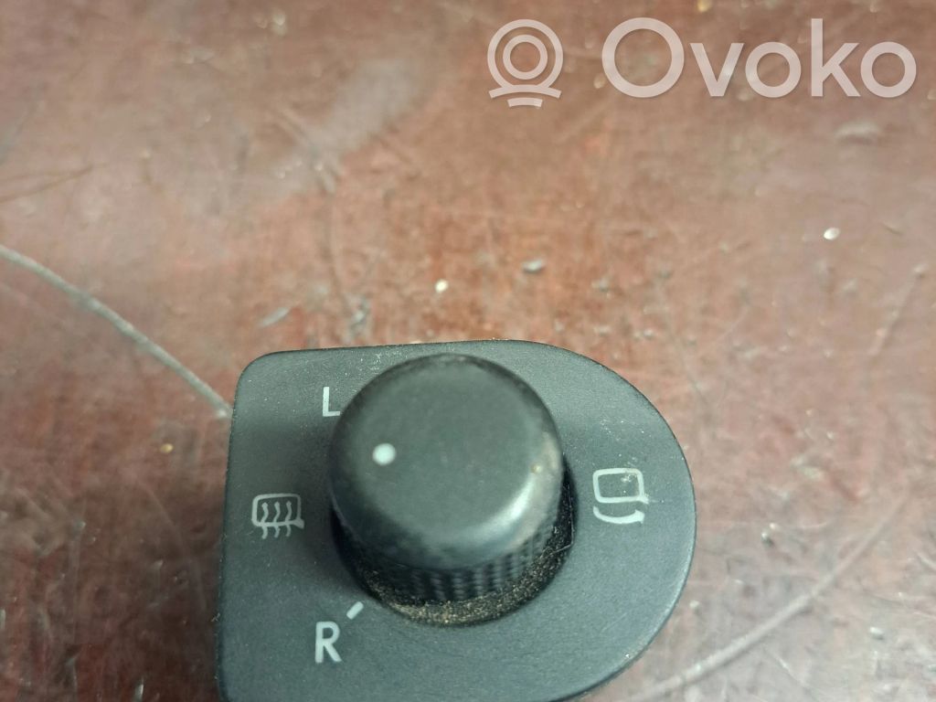 Volkswagen Bora Wing mirror switch 